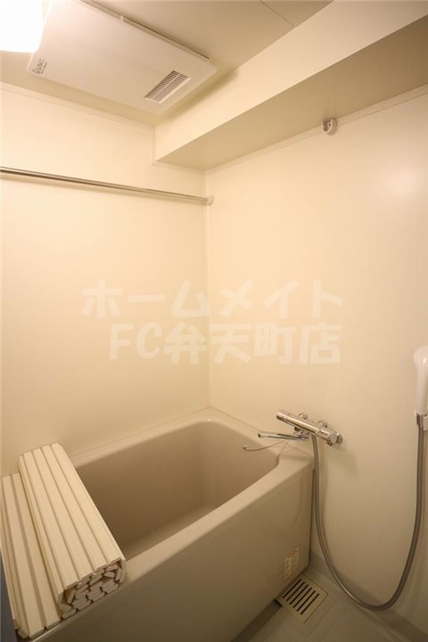 バス・シャワールーム　コンパクトで使いやすいお風呂です