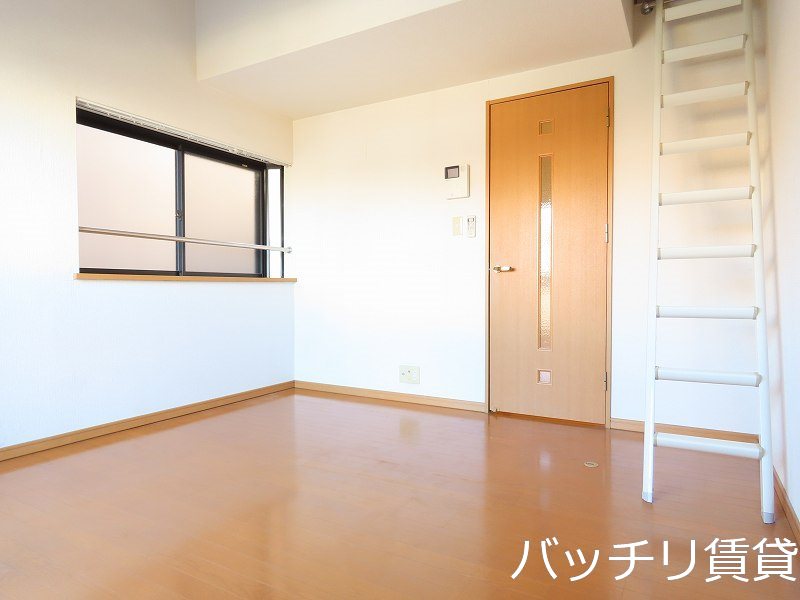 居室・リビング　同型タイプの為、現状優先とさせて頂きます。