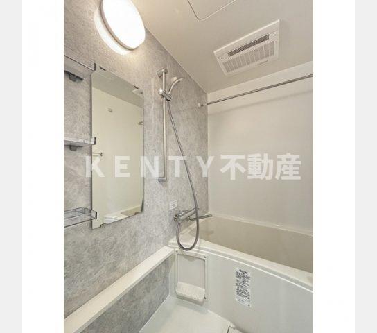 バス・シャワールーム　コンパクトで使いやすいお風呂です