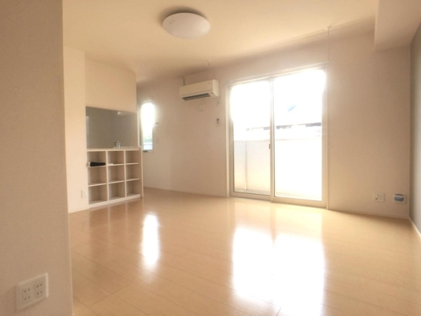 居室・リビング　同建物別部屋写真