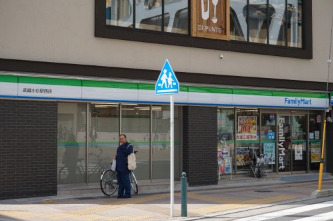 コンビニ　ファミリーマート 武蔵小杉駅西店（コンビニ）まで125m