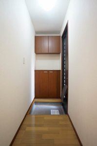 玄関　※入居中またはリフォーム中のため同棟別室写真