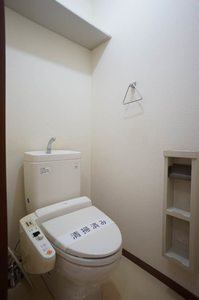 トイレ　※入居中またはリフォーム中のため同棟別室写真