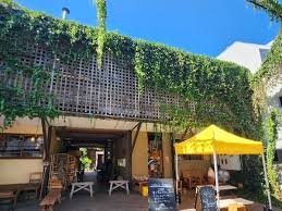 飲食店　FarmMart & Friends(ファームマート アンド（飲食店）まで120m