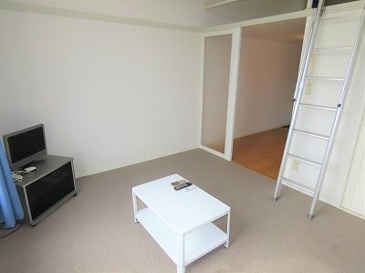 居室・リビング　ロフト付きのお部屋です