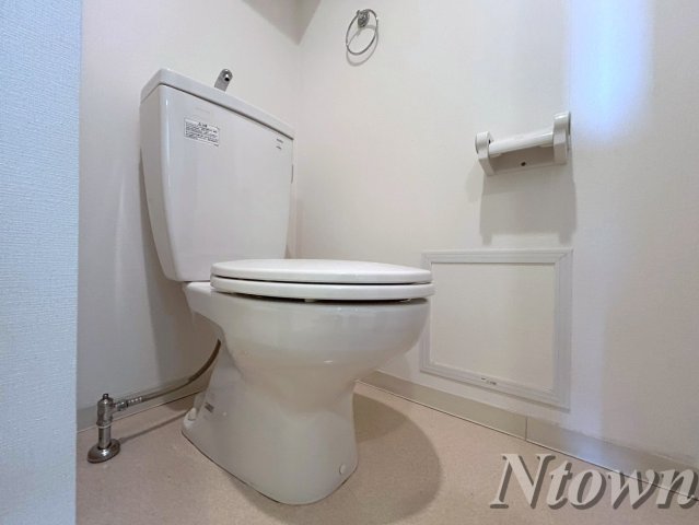 トイレ　落ち着いた色調のトイレです