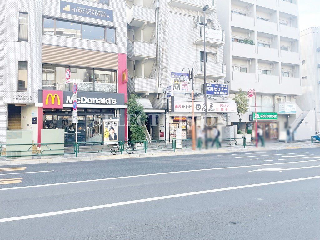 飲食店　マクドナルド早稲田駅前店（飲食店）まで290m