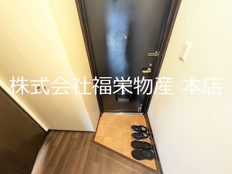 玄関　下駄箱収納豊富