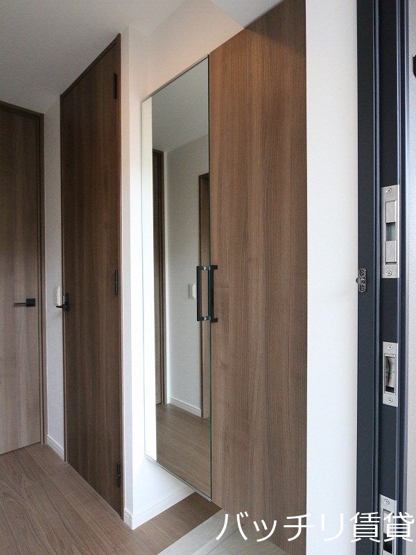 玄関　※同マンション別部屋写真のため、現状優先。