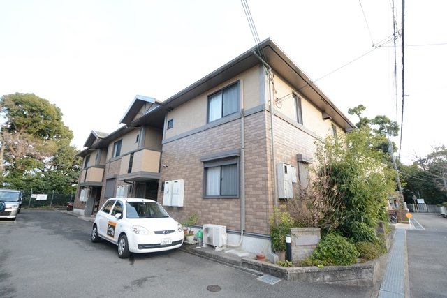 建物外観　宅配BOX付きで不在時も安心♪