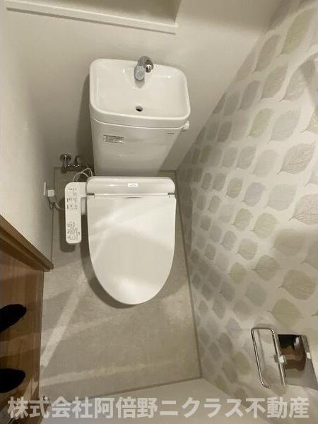 トイレ　内装は別部屋の参考写真です。