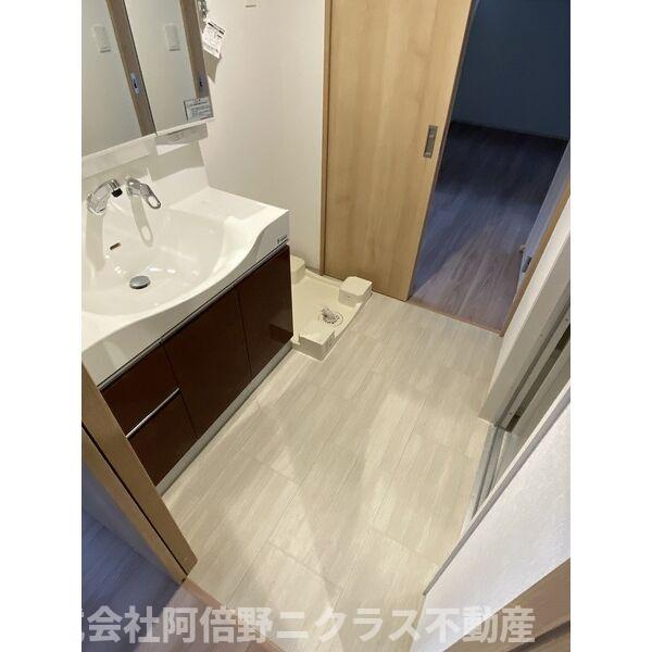 洗面設備　内装は別部屋の参考写真です。