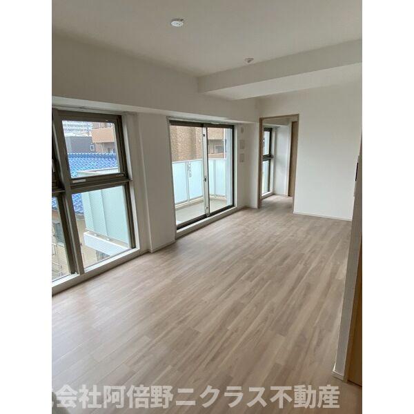 居室・リビング　内装は別部屋の参考写真です。
