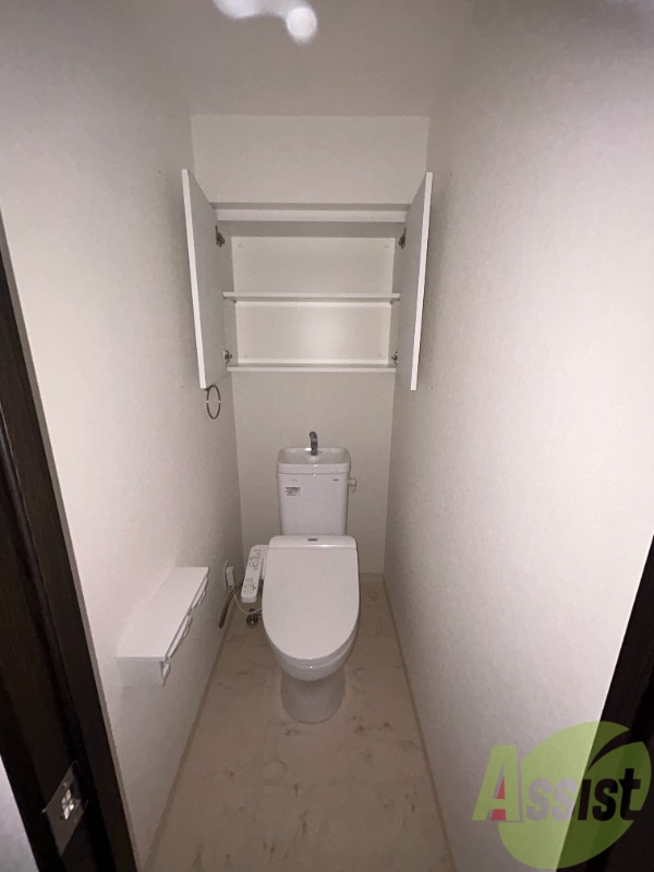 トイレ　トイレは便利なウォッシュレット機能付きです。
