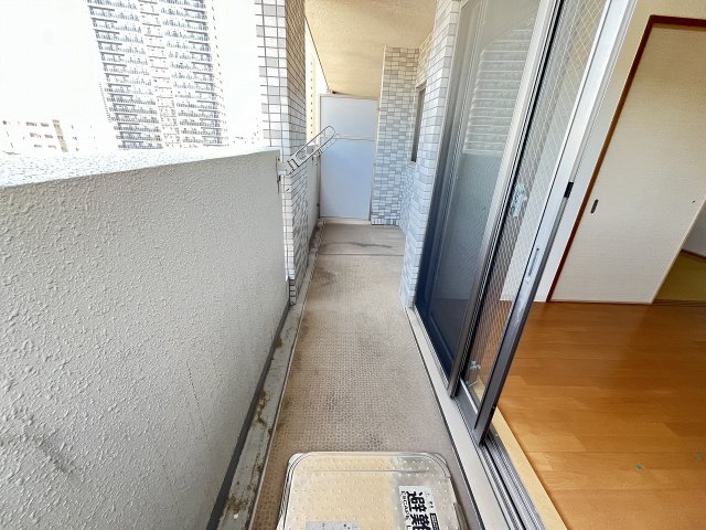 バルコニー　外からの目が気にならないバルコニーで洗濯物が干せます