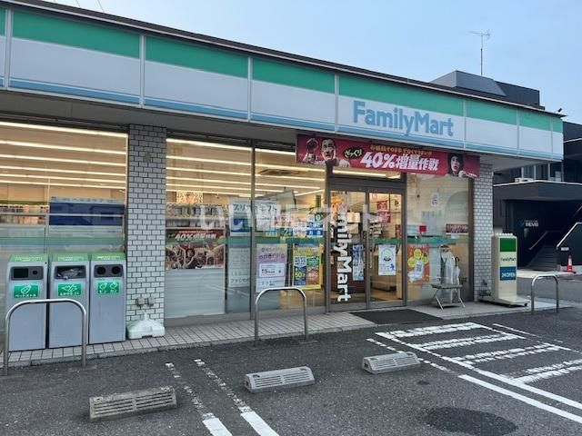 コンビニ　ファミリーマート 大分西鶴崎１丁目店（コンビニ）まで406m