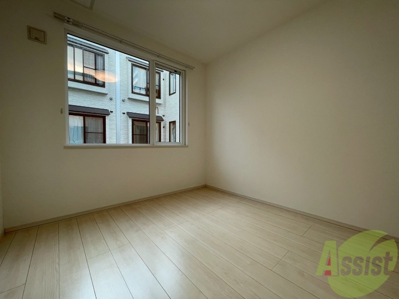 その他部屋・スペース　こちらのお部屋は光が差し込む、温かみのあるお部屋です。