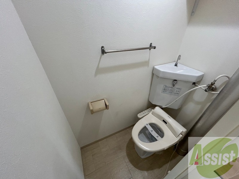トイレ　シャワートイレになっているので快適です！