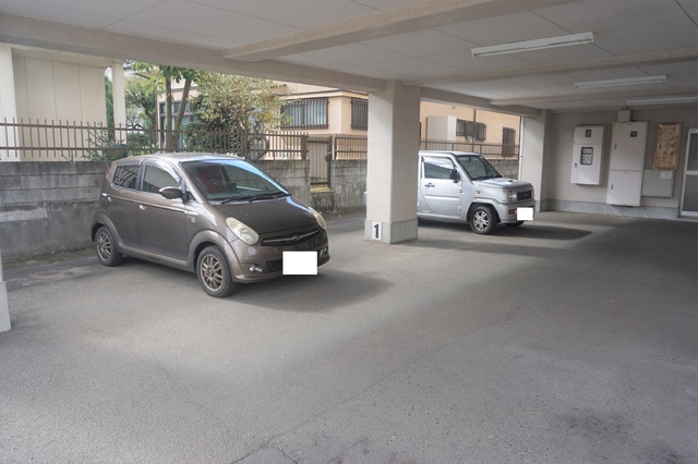 駐車場　駐車場