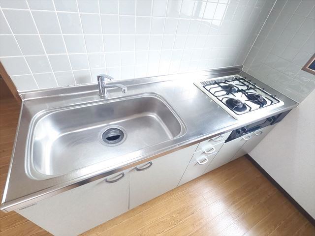 キッチン　３口のシステムキッチン