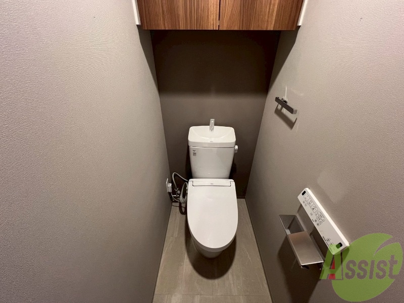 トイレ　こちらはトイレです。ピカピカなトイレで、気持ちも良いですね。