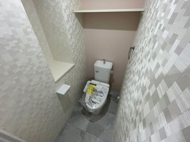 トイレ　別号室の写真です。