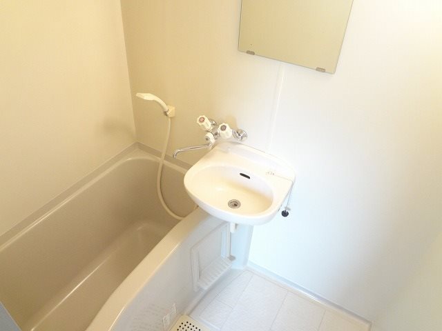 バス・シャワールーム　別タイプのお部屋の為、イメージになります。