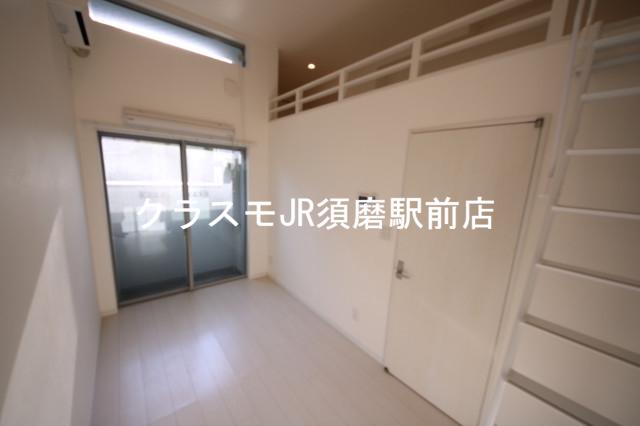 居室・リビング　白を基調としたオシャレな内装です。