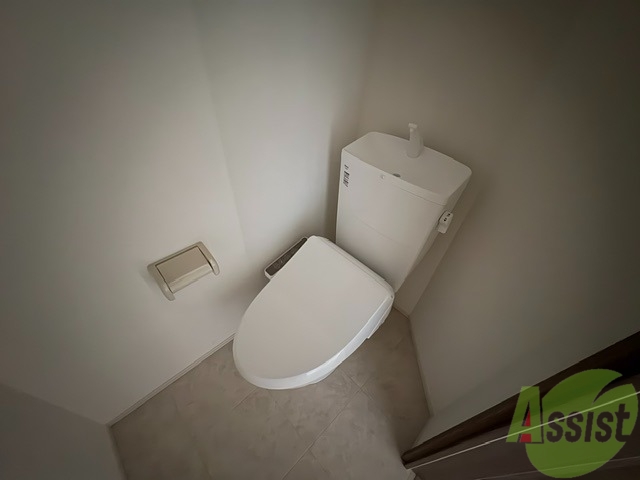 トイレ　こちらはトイレになります。ウォシュレット機能付です。