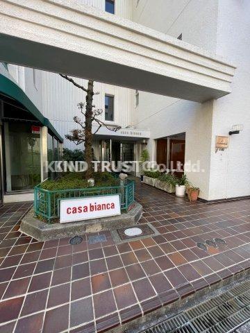 エントランス　落ち着いたエントランスです
