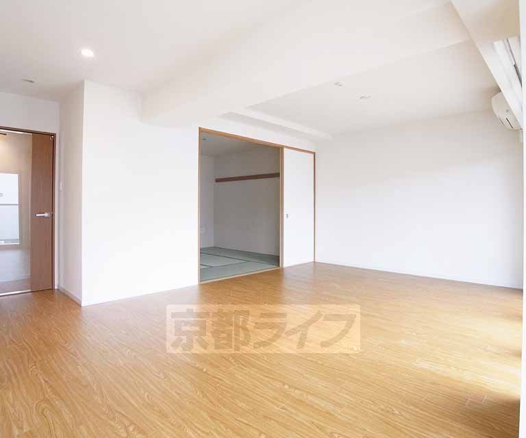 居室・リビング　３０２号室