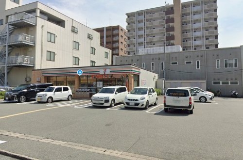 コンビニ　セブンイレブン 吹田垂水町3丁目店（コンビニ）まで769m
