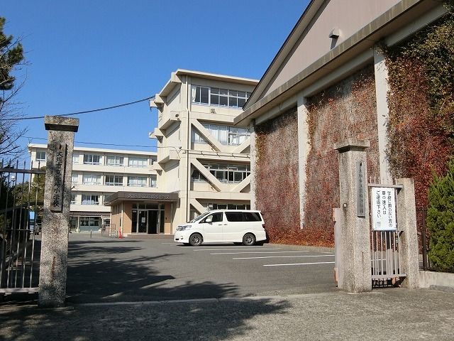 小学校　市立荒崎小学校（小学校）まで900m
