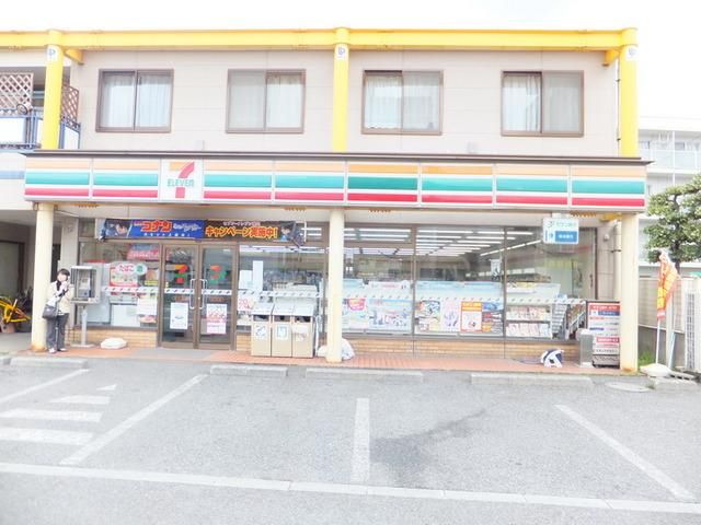 コンビニ　セブンイレブン（コンビニ）まで131m