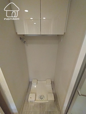 その他設備　洗濯機の上の棚が隠せるのが嬉しいです