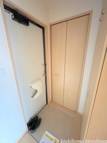 玄関　写真は別のお部屋です。（現況を優先してください）