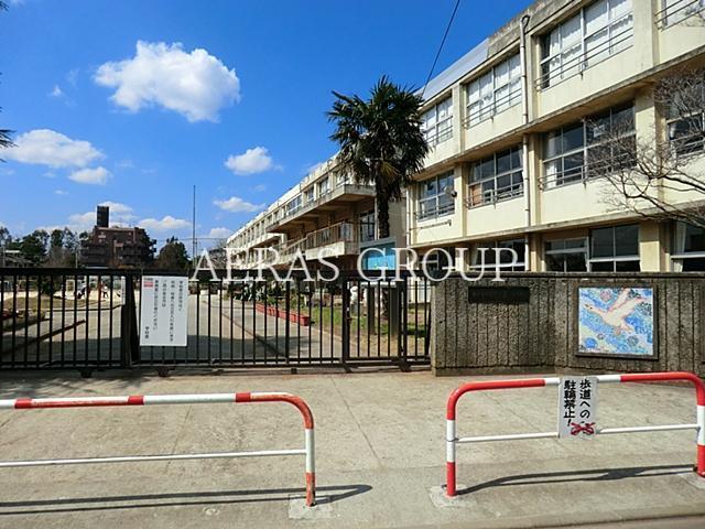 小学校　松戸市立常盤平第二小学校（小学校）まで610m