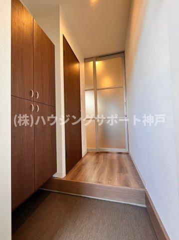 ワコーレヴィアーノ垂水城が山 猫の家の玄関写真