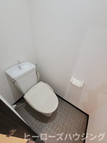 トイレ　※同タイプの写真となり、実際のお部屋とは異なる場合があります