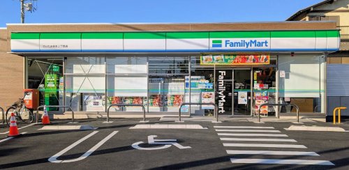 コンビニ　ファミリーマート さいたま曲本二丁目店（コンビニ）まで82m