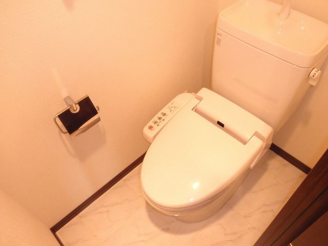 トイレ　★温水洗浄機能付きです★