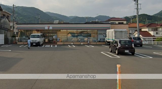 コンビニ　セブンイレブン（コンビニ）まで300m