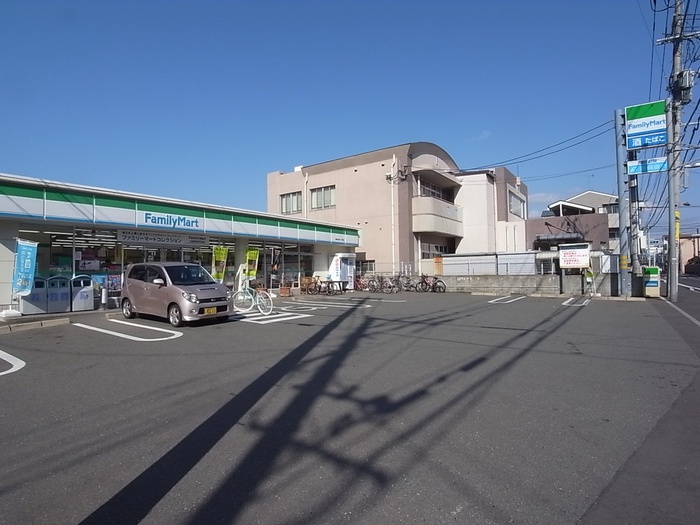 コンビニ　ファミリーマート福岡大楠一丁目店（コンビニ）まで202m