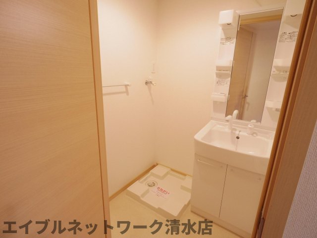 洗面設備　コンパクトで使いやすい洗面所