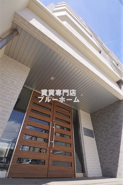 建物外観　鉄筋コンクリート造6階建ての物件！