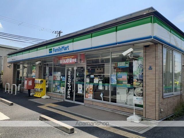 コンビニ　ファミリーマート様（コンビニ）まで400m