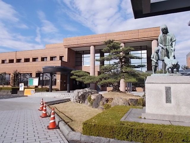 図書館　羽島市立図書館（図書館）まで550m