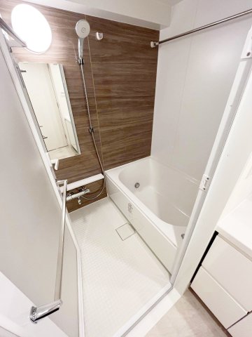 バス・シャワールーム　※反転タイプのお部屋の写真を使用しています。