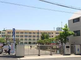 小学校　明石市立朝霧小学校（小学校）まで577m