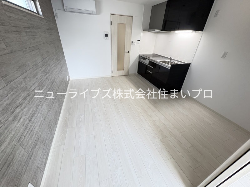 フォレストクリエオーレ城垣町弐番館の居間写真